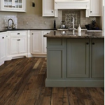 Kitchen wiht wood flooring